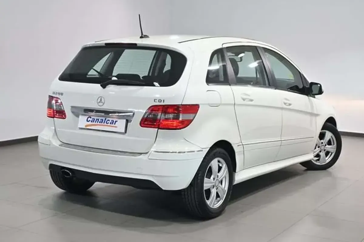 Usado Mercedes B200 140 CV (102 kW) 2010 Blanco Monovolumen