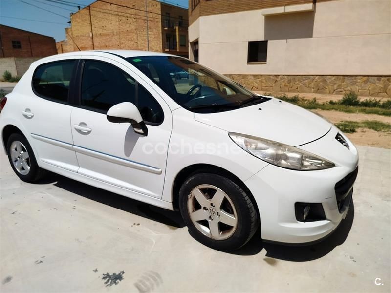 Blanco Usado 2011 Peugeot 207 Active Berlina | 5000 € (Precio justo) - Imagen 1/1