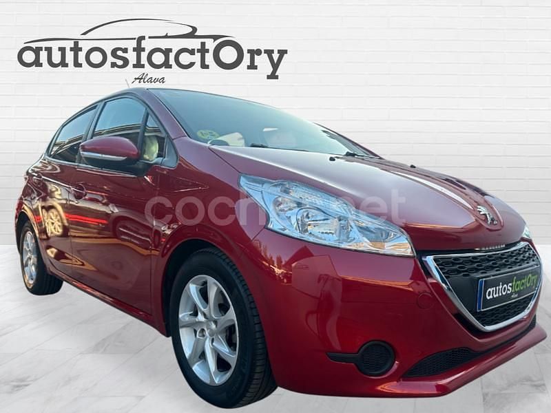 Usado Peugeot 208 Access 75 CV (55 kW) 2015 Granate Utilitario