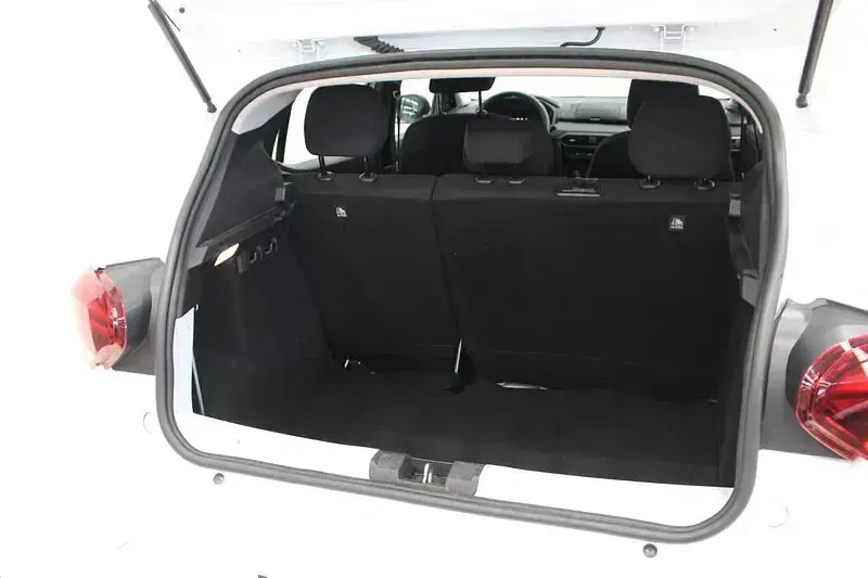 Usado Dacia Sandero Essentiel 90 CV (66 kW) 2023 Blanco Berlina