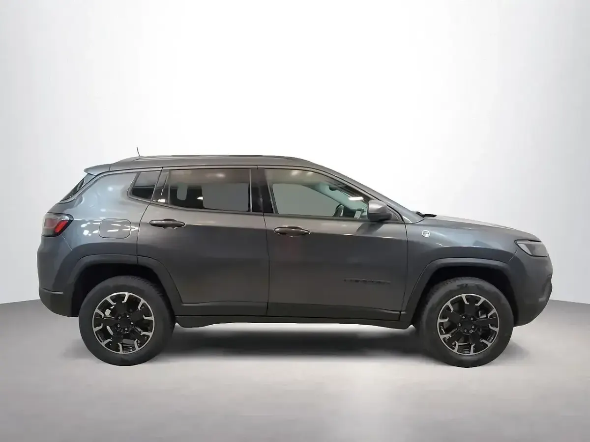 Usado Jeep Compass Trailhawk 241 CV (177 kW) 2021 Gris SUV