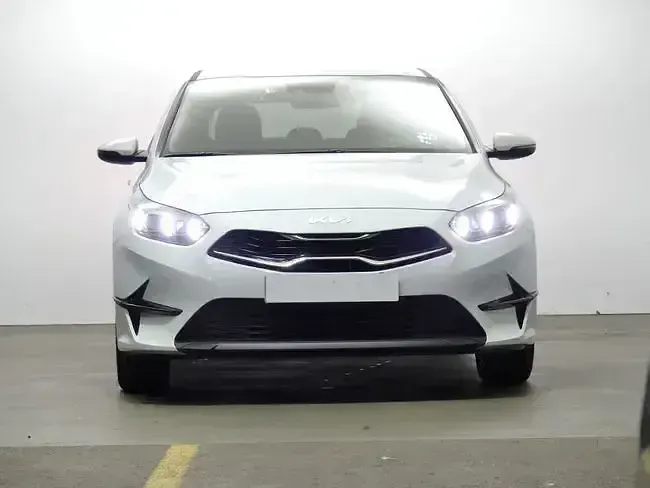Usado Kia Ceed 120 CV (88 kW) 2022 Blanco Utilitario
