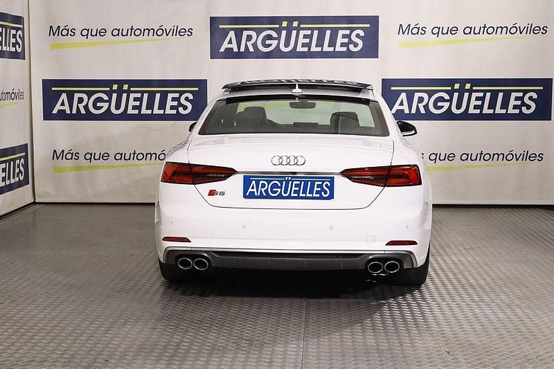 Usado Audi A5 Ambiente 354 CV (260 kW) 2017 Blanco Coupe