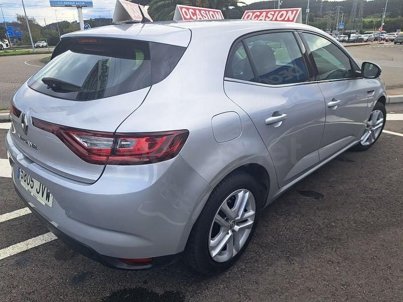 Usado Renault Mégane IV Business 110 CV (80 kW) 2017 Gris / plata Berlina