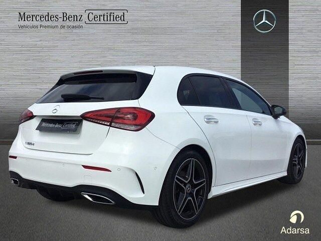 Usado Mercedes A180 AMG line 116 CV (85 kW) 2023 Blanco Berlina