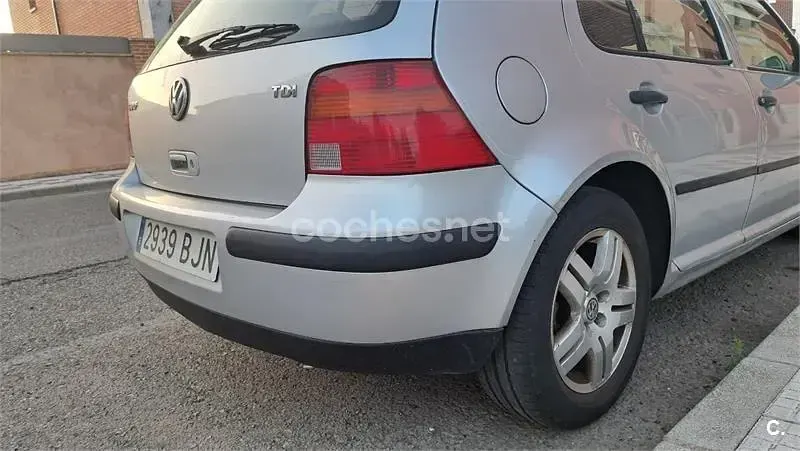 Usado VW Golf IV Conceptline 90 CV (66 kW) 2001 Gris / plata Berlina