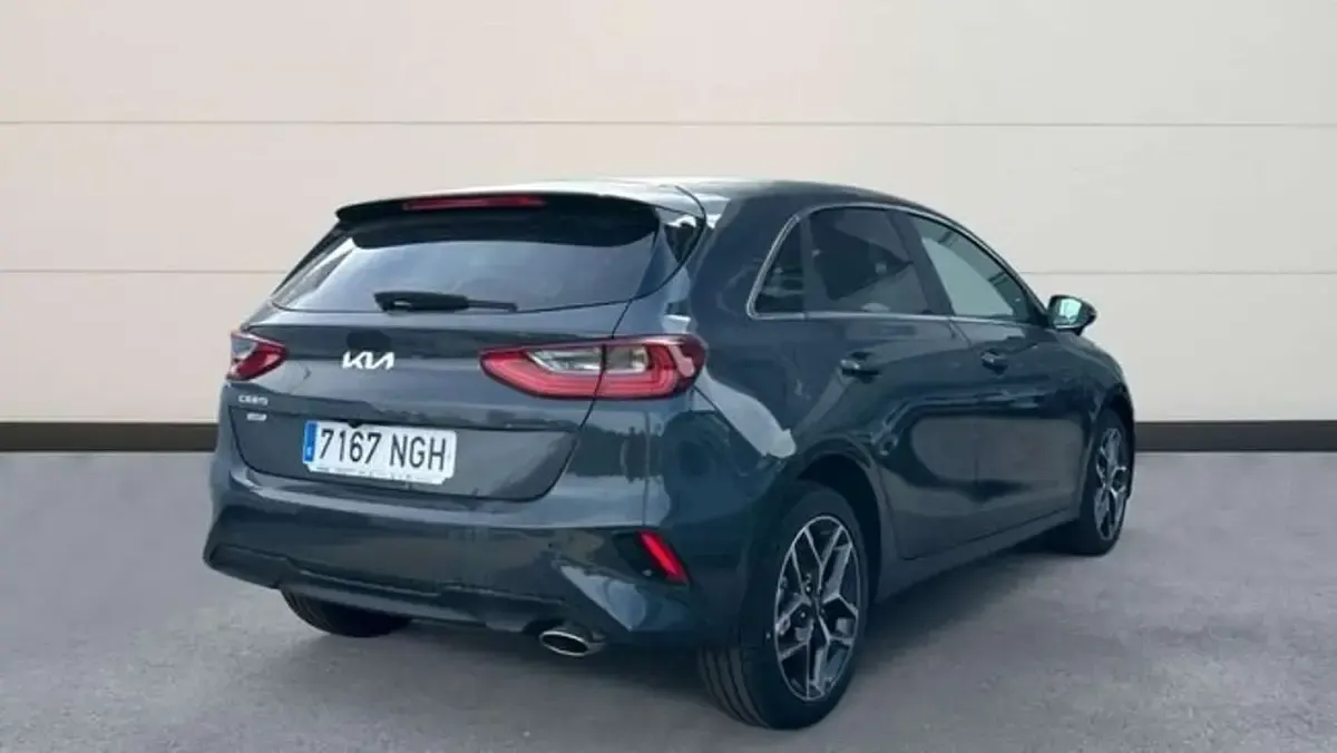 Nieuw Kia Ceed 140 PK (102 kW) 2025 Zwart Hatchback