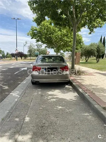 Usado BMW 318 143 CV (105 kW) 2010 Beige Berlina