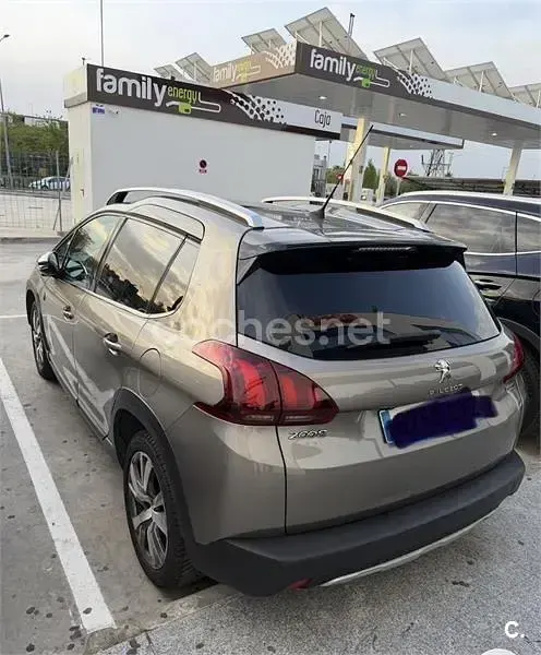 Usado Peugeot 2008 Allure 110 CV (80 kW) 2017 Gris / plata SUV