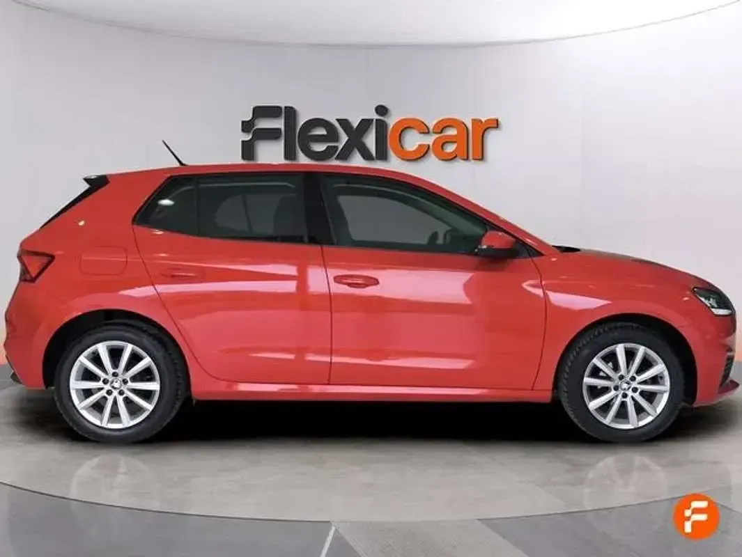 Usado Skoda Fabia Active 80 CV (58 kW) 2021 Rojo Utilitario