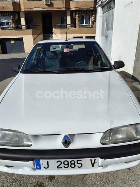 Usado Renault R9 93 CV (68 kW) 1994 Blanco Berlina