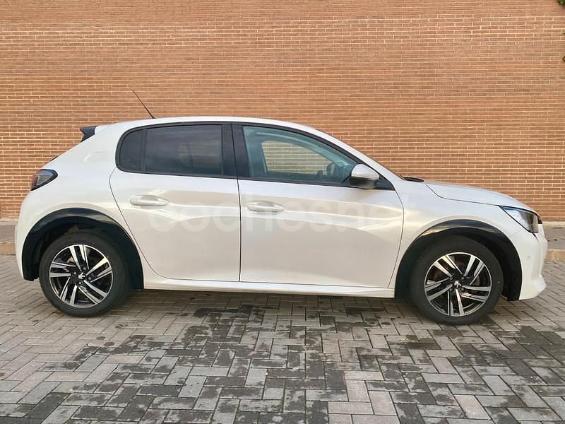 Usado Peugeot 208 Allure 100 CV (73 kW) 2020 Blanco Utilitario