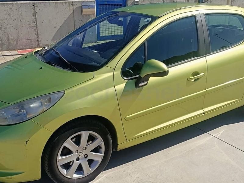 Usado Peugeot 207 110 CV (80 kW) 2007 Verde Berlina