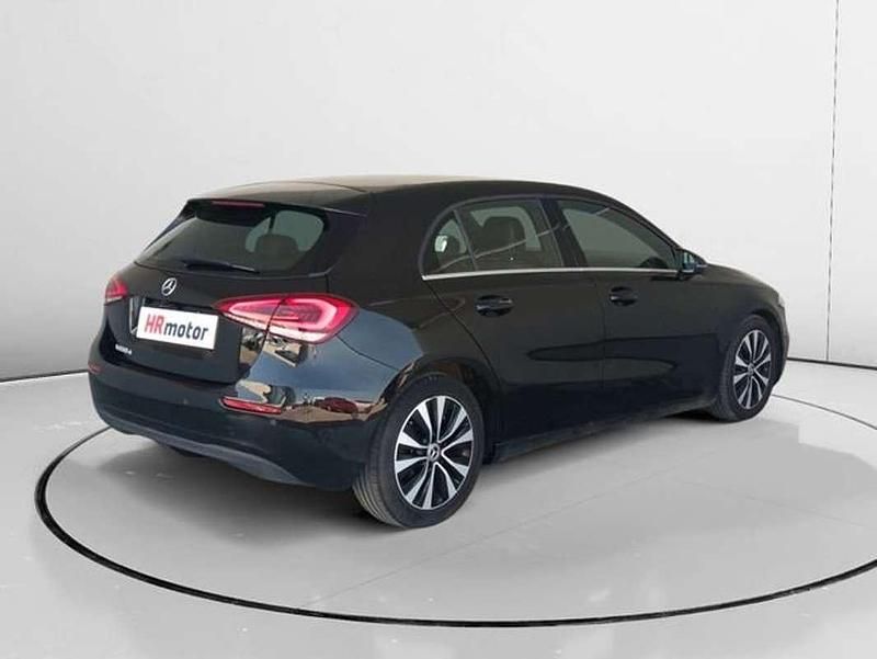 Usado Mercedes A180 109 CV (80 kW) 2021 Negro Utilitario