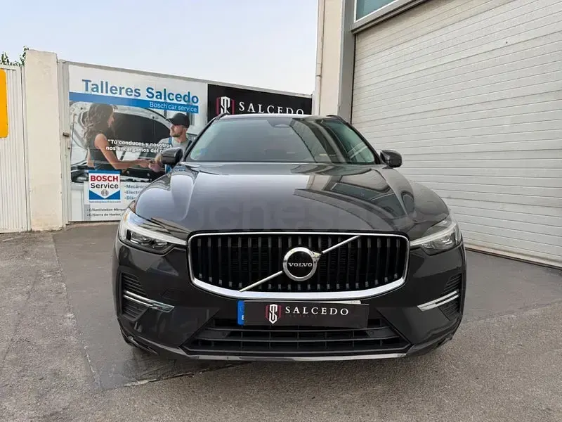 Usado Volvo XC60 Core 197 CV (144 kW) 2022 Gris / plata SUV