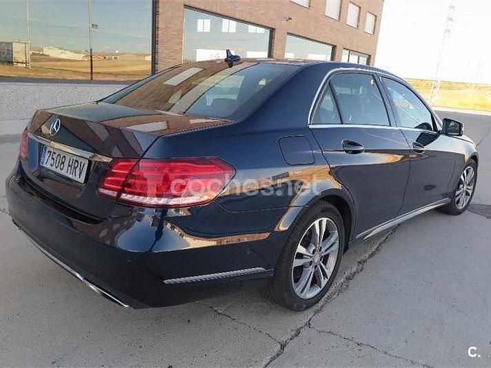Usado Mercedes E300 Avantgarde 252 CV (185 kW) 2013 Azul Berlina