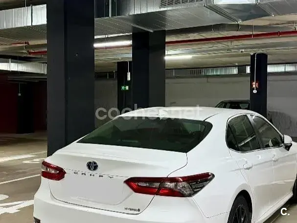 Usado Toyota Camry Luxury 218 CV (160 kW) 2023 Blanco Berlina