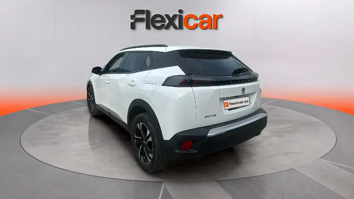 Usado Peugeot 2008 Allure 110 CV (80 kW) 2021 Blanco SUV