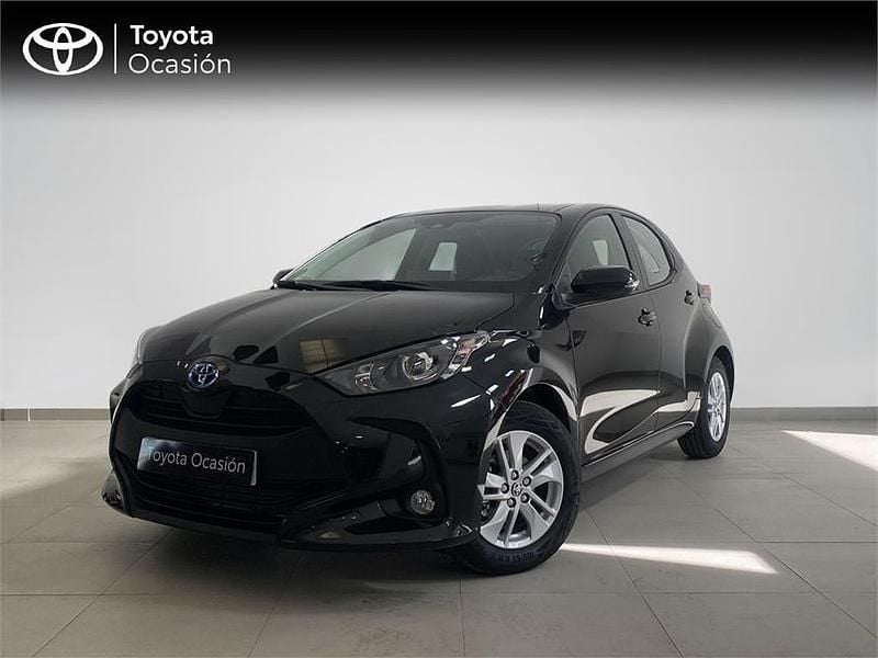 Negro azabache Usado 2022 Toyota Yaris Hybrid Active | 20.600 € (Precio justo) - Imagen 1/4