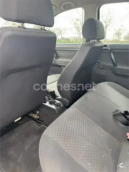 Usado VW Polo Trendline 64 CV (47 kW) 2004 Azul Utilitario