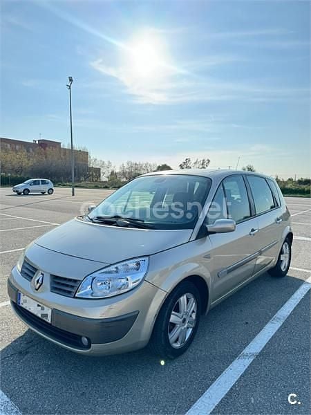 Usado Renault Scénic II Dynamique 110 CV (80 kW) 2006 Marrón Monovolumen