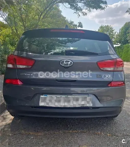 Usado Hyundai i30 95 CV (69 kW) 2017 Gris / plata Berlina
