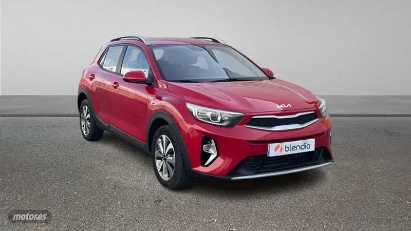 Usado Kia Stonic 100 CV (73 kW) 2024 Rojo SUV