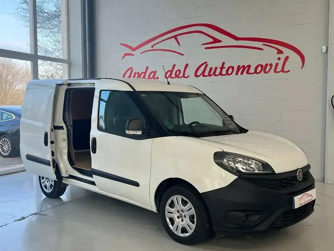 Usado Fiat Doblò 106 CV (77 kW) 2023 Blanco Monovolumen
