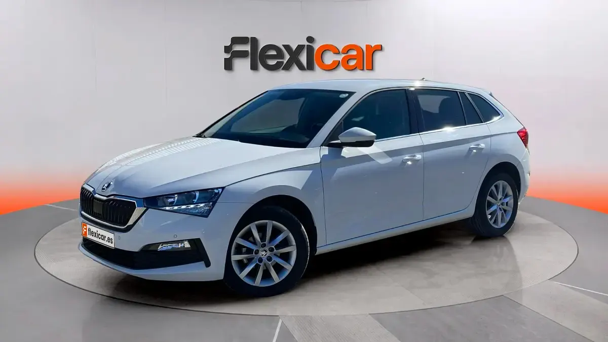 Usado Skoda Scala 110 CV (80 kW) 2022 Blanco Utilitario