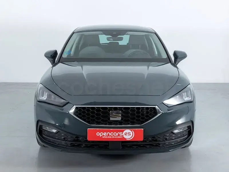 Usado Seat Leon FR 116 CV (85 kW) 2025 Gris / plata Berlina