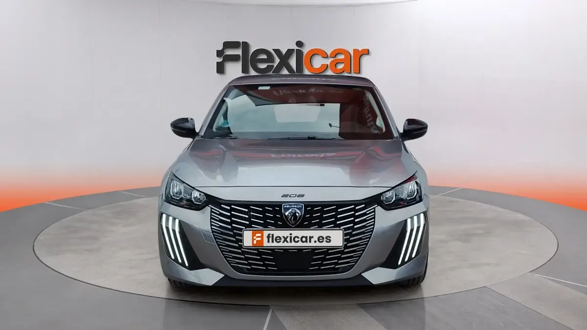 Usado Peugeot 208 Allure 101 CV (74 kW) 2025 Gris Utilitario