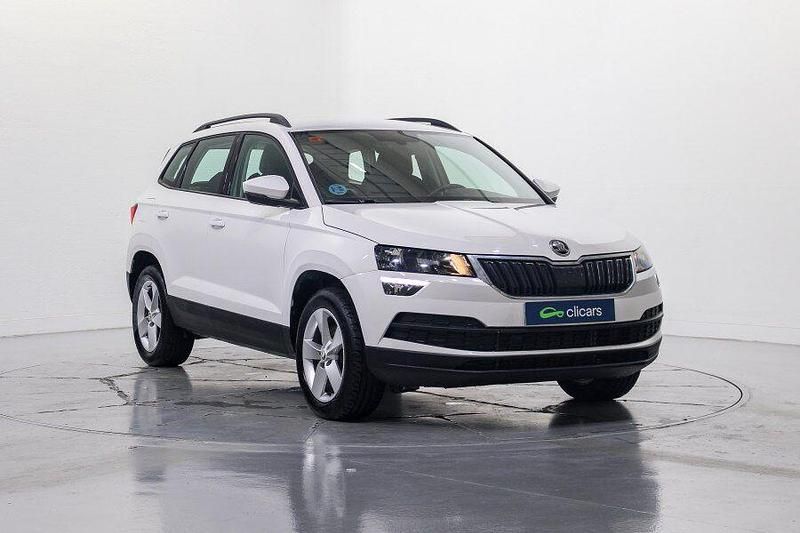 Usado Skoda Karoq Ambition 150 CV (110 kW) 2021 Blanco SUV
