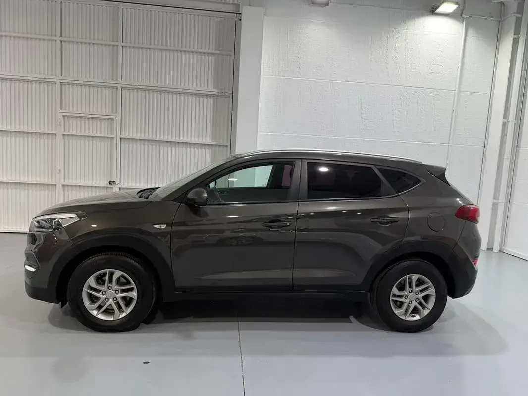Usado Hyundai Tucson 115 CV (84 kW) 2016 Gris SUV