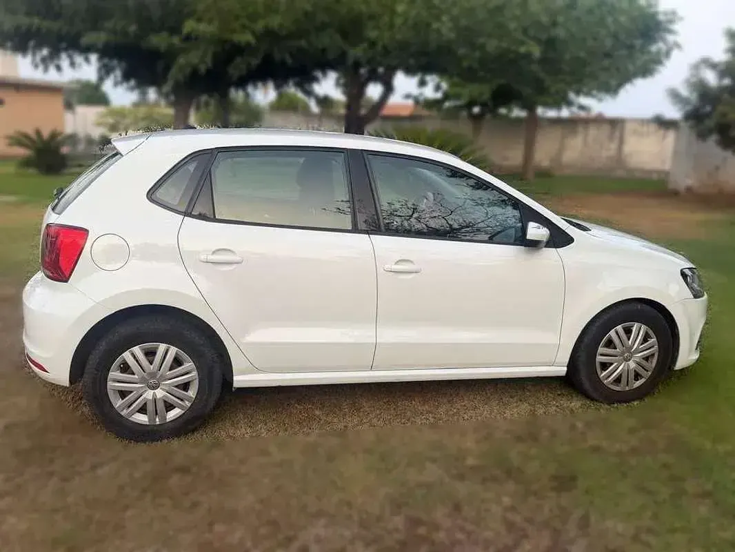 Usado VW Polo Edition 75 CV (55 kW) 2014 Blanco Utilitario