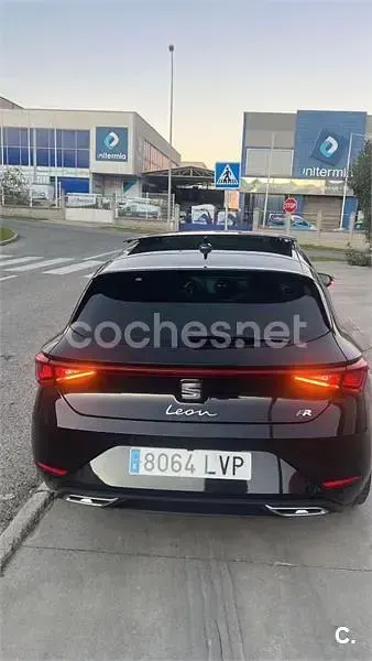 Usado Seat Leon FR 150 CV (110 kW) 2021 Negro Berlina
