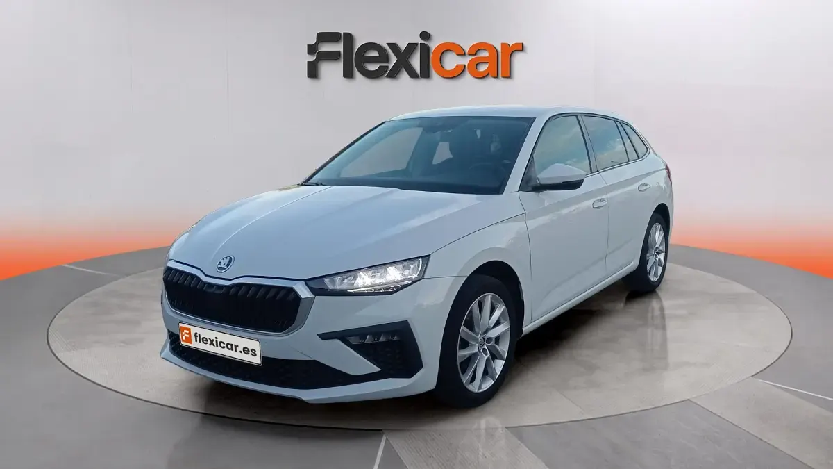 Usado Skoda Scala Selection 116 CV (85 kW) 2024 Blanco Utilitario