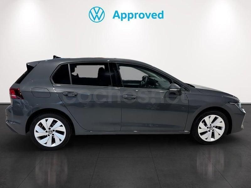 Usado VW Golf VIII 115 CV (84 kW) 2025 Gris / plata Berlina