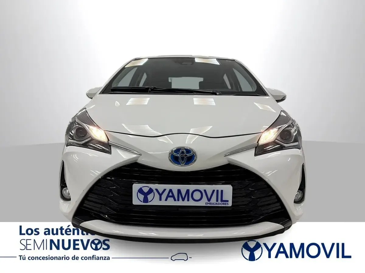 Usado Toyota Yaris Hybrid Active 100 CV (73 kW) 2019 Blanco