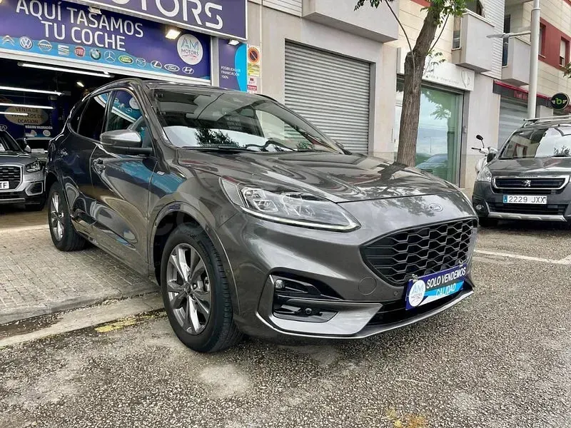 Usado Ford Kuga ST-Line 190 CV (139 kW) 2022 Gris / plata SUV