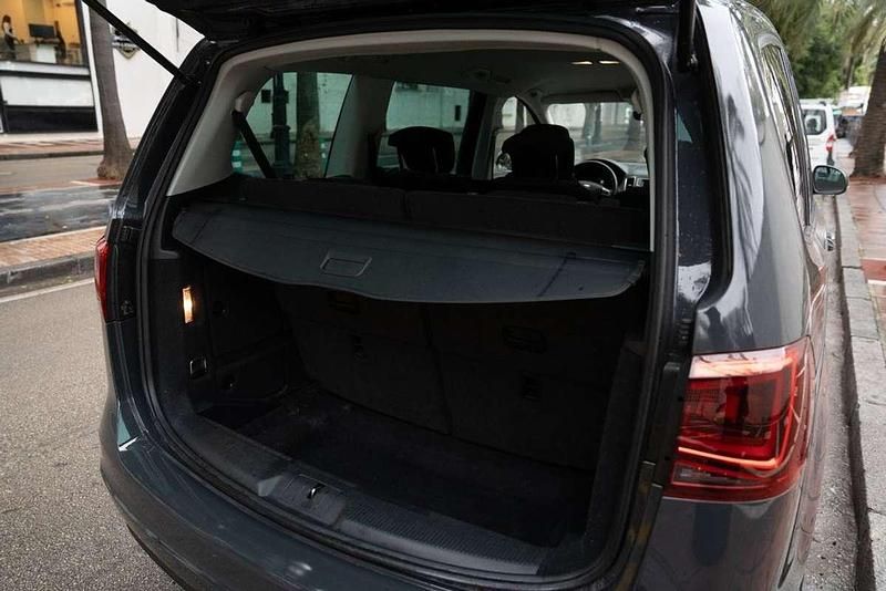 Usado Seat Alhambra Style 150 CV (110 kW) 2017 Gris Monovolumen