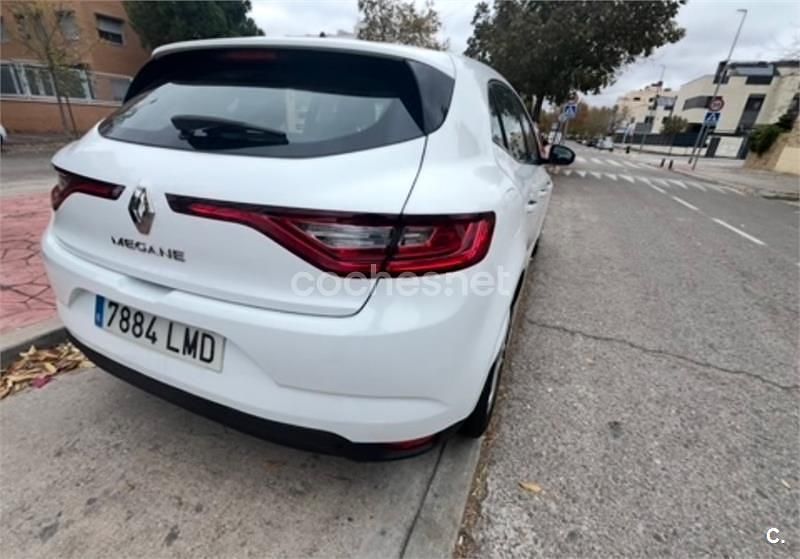 Usado Renault Mégane IV Business 95 CV (69 kW) 2021 Blanco Berlina