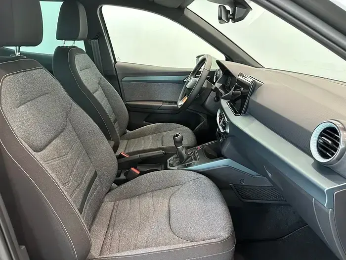 Usado Seat Arona Xperience 115 CV (84 kW) 2025 Gris SUV