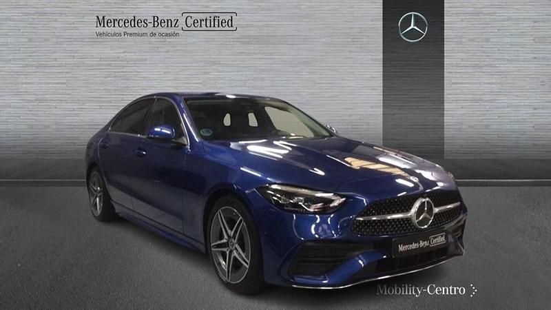 Usado Mercedes C200 AMG line 204 CV (150 kW) 2022 Spektral blue  metallic paint Berlina
