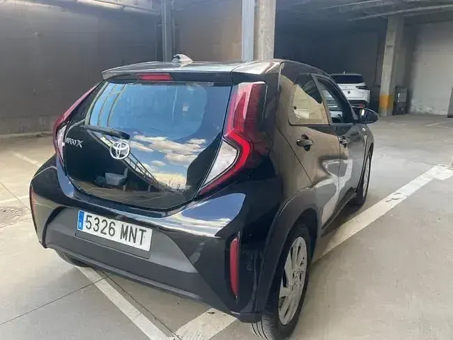 Usado Toyota Aygo X Play 72 CV (52 kW) 2024 Negro SUV
