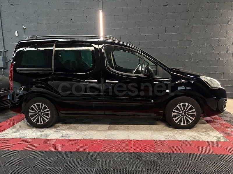 Usado Peugeot Partner Tepee Style 100 CV (73 kW) 2016 Negro Monovolumen