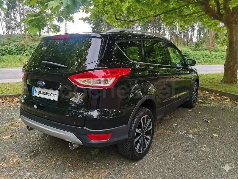 Usado Ford Kuga Business Edition 150 CV (110 kW) 2017 Negro SUV