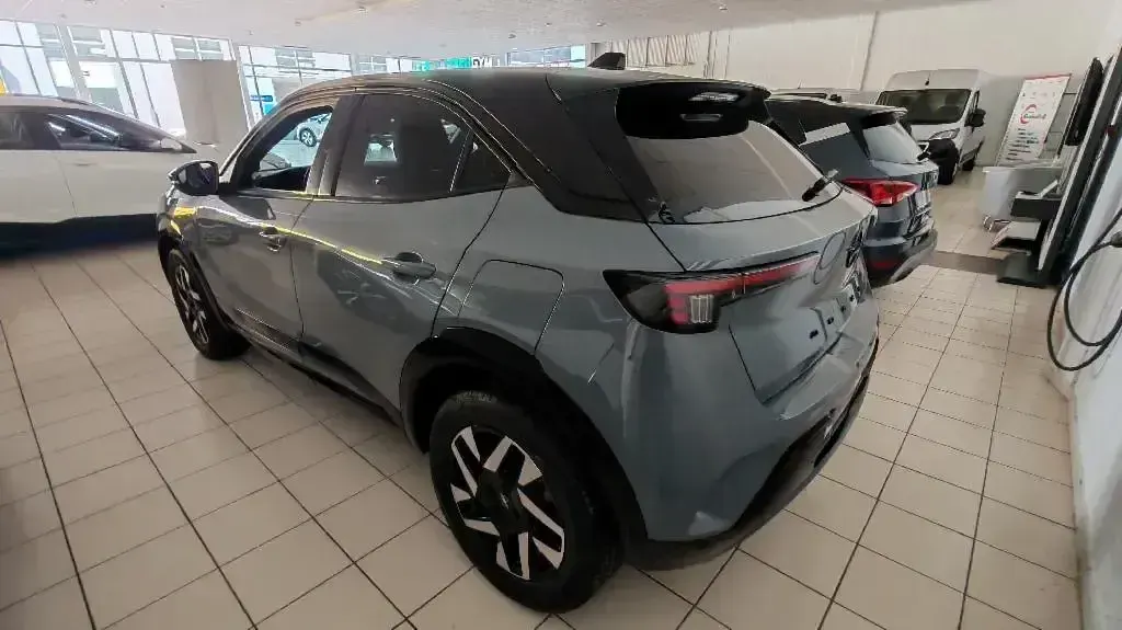 Usado Opel Mokka 136 CV (100 kW) 2025 Gris SUV