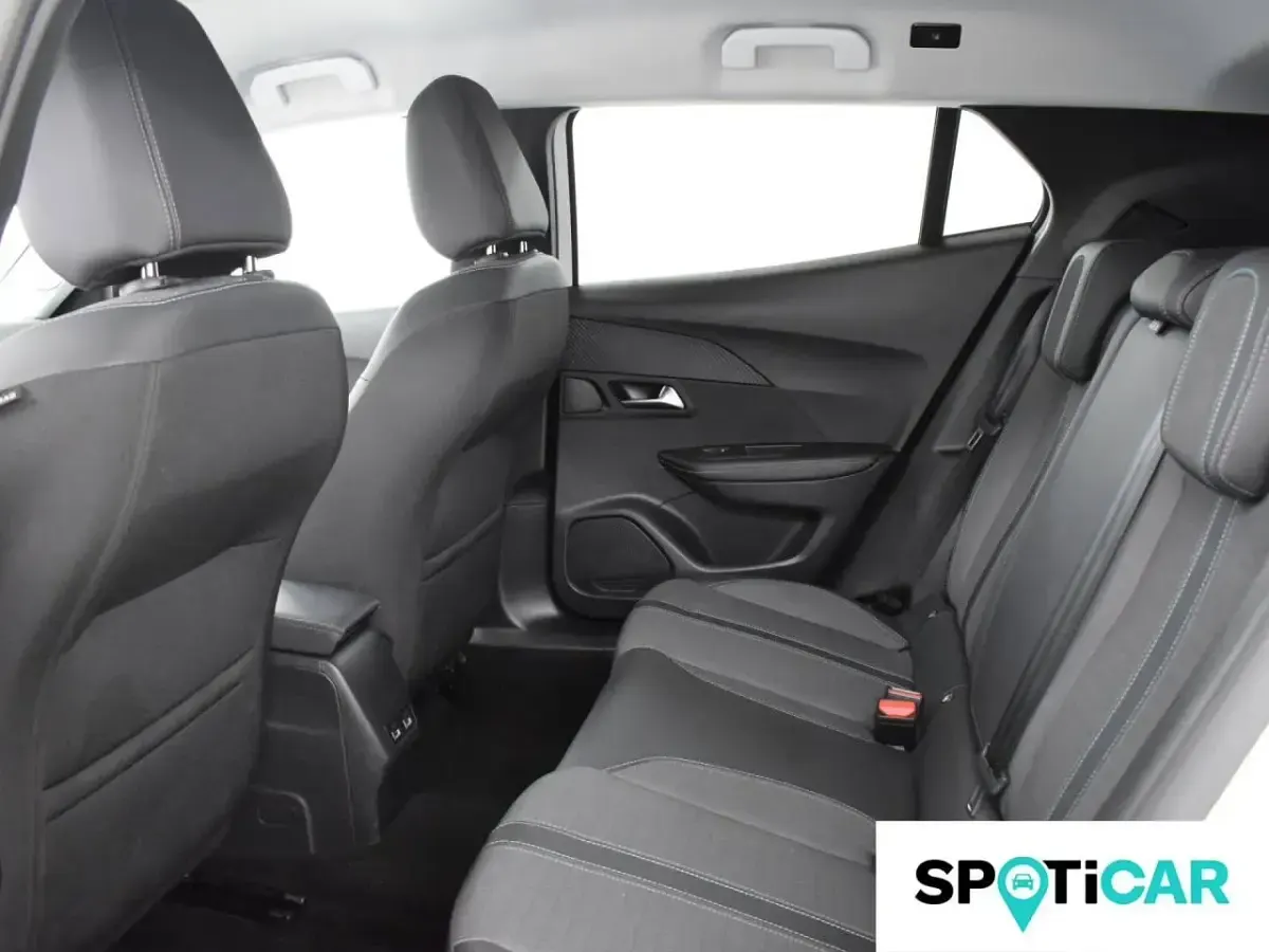 Usado Peugeot 2008 Allure 100 CV (73 kW) 2022 Negro SUV
