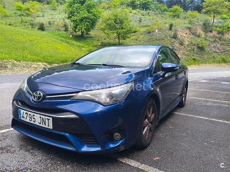 Usado Toyota Avensis Advance 112 CV (82 kW) 2016 Azul Berlina