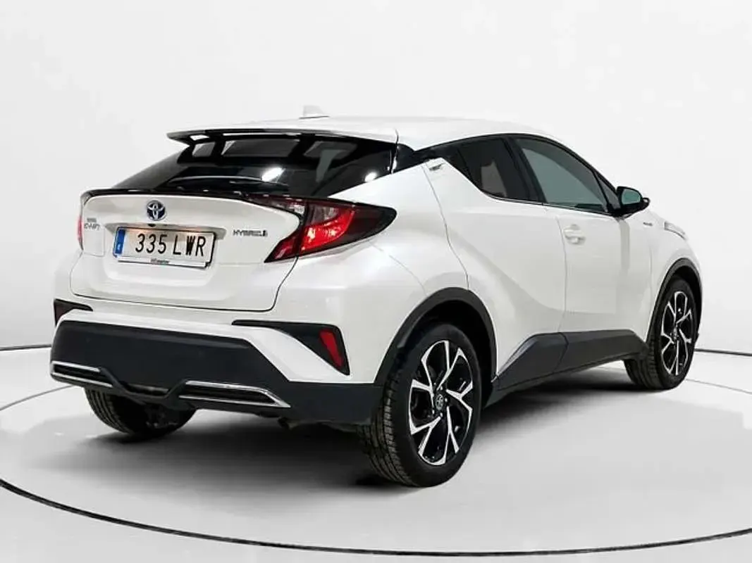Begagnad Toyota C-HR Advance 184 HK (135 kW) 2022 Vit SUV